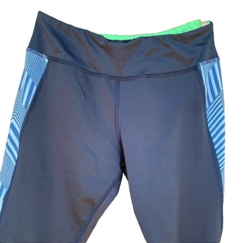 Life Elsewhere Active Black Grey Athletic Capri Leggings Size Medium - Picture 2 of 8